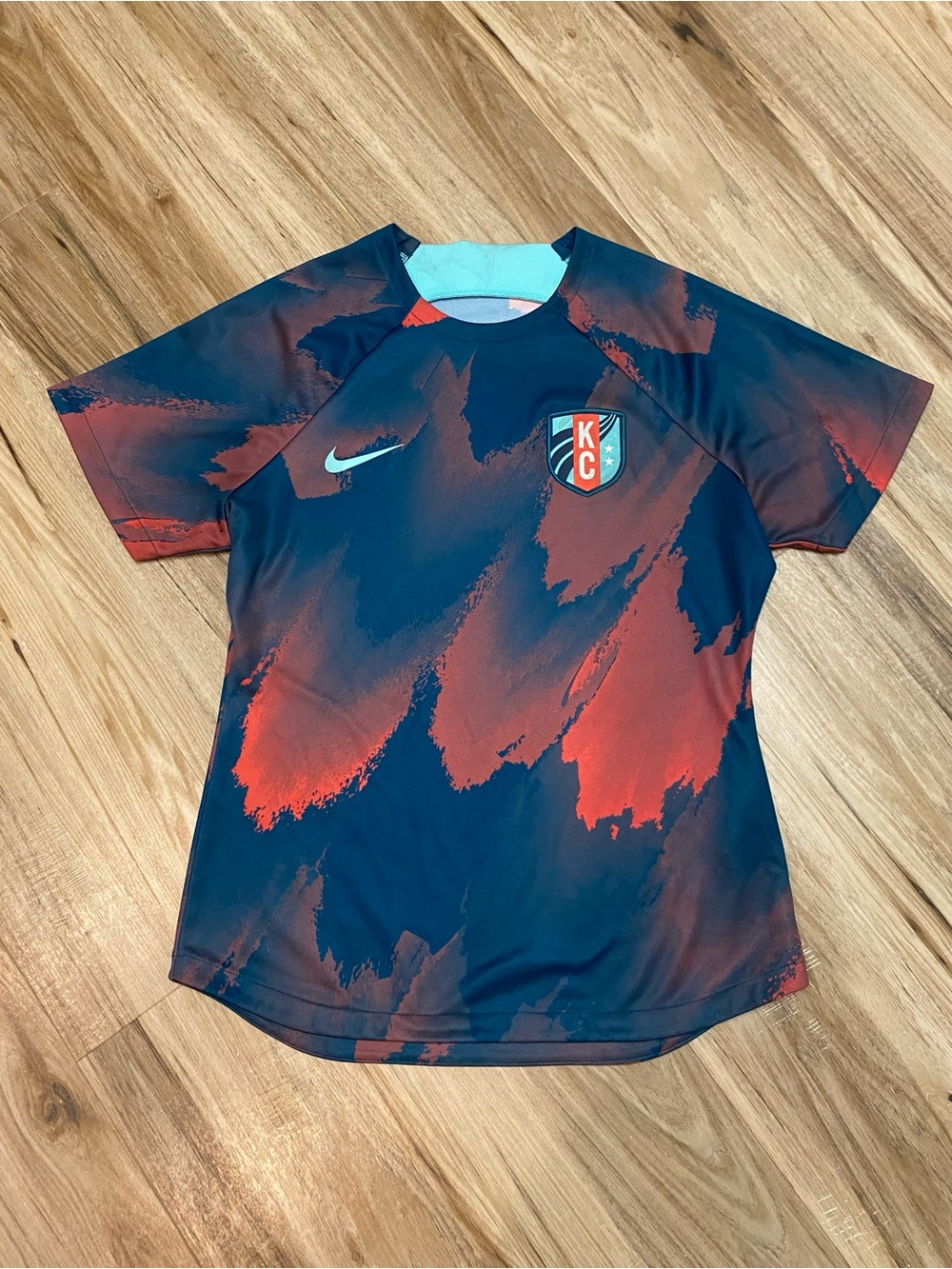 NIKE KANSAS CITY CURRENT 2024 PRE-MATCH JERSEY TOP BLUE RED BRUSHSTROKE SZ SMALL
